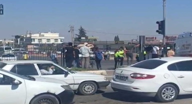 Şanlıurfa'da polis aracı kazaya karıştı: 1'i polis 3 yaralı