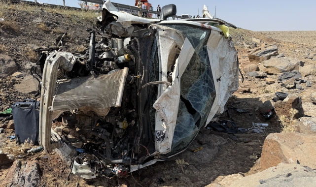 Şanlıurfa&#039;da şarampole devrilen otomobilin sürücüsü yaralandı