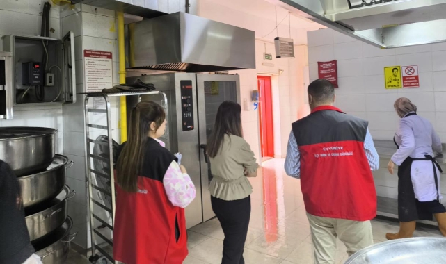 Şanlıurfa&#039;da tarihi geçmiş ürün satan 2 işletmeye para cezası