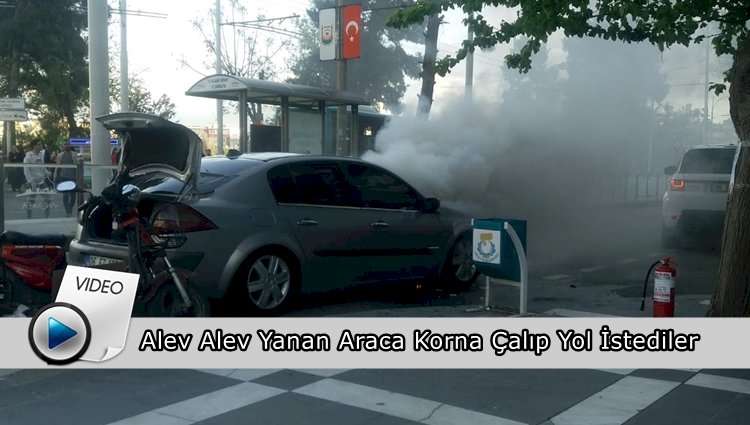 Alev Alan Araca Yardım Etmek Yerine Korna Çalıp Yol İstediler