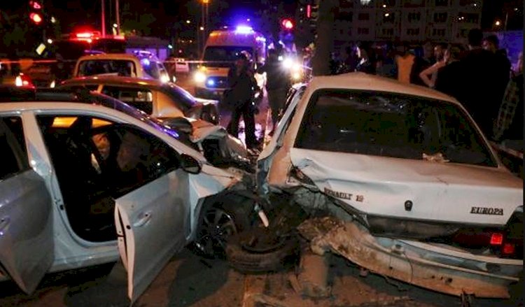 Feci Kaza: Adıyaman'da 5 Araç Bir Birine Girdi 15 Yaralı