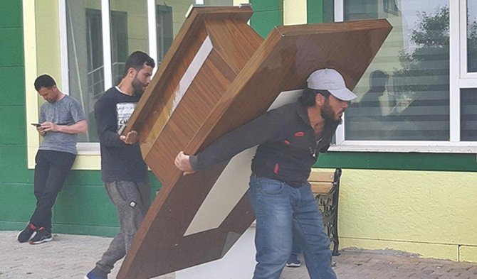 Şanlıurfaspor&#039;a Haciz Geldi ( Masa ve Sandalyelere İcra Konuldu ) 