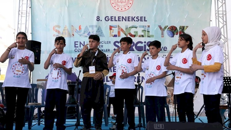 Minik Eller Birleşti, Engeller Sanat Oldu