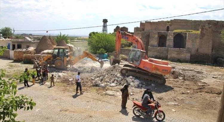 Şanlıurfa Harran İlçesinde Yıkım Çalışmaları
