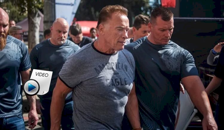 Terminatör Filminin Başrol Oyuncusu Arnold Schwarzenegger'e Uçan Tekme