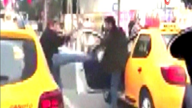 2 Taksicinin Sıra Tartışması Kanlı Bitti / 1 Ölü