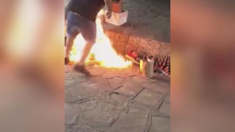 Akılalmaz Olay; Sokakta Kalan Evsizleri Alkol Dökerek Yaktı
