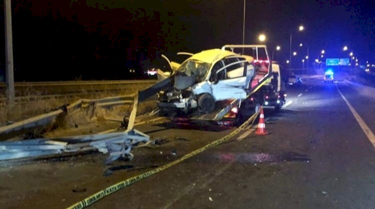 Suruç'ta Bariyerlere Çarpan Otomobilde 1 Kişi Hayatını Kaybetti