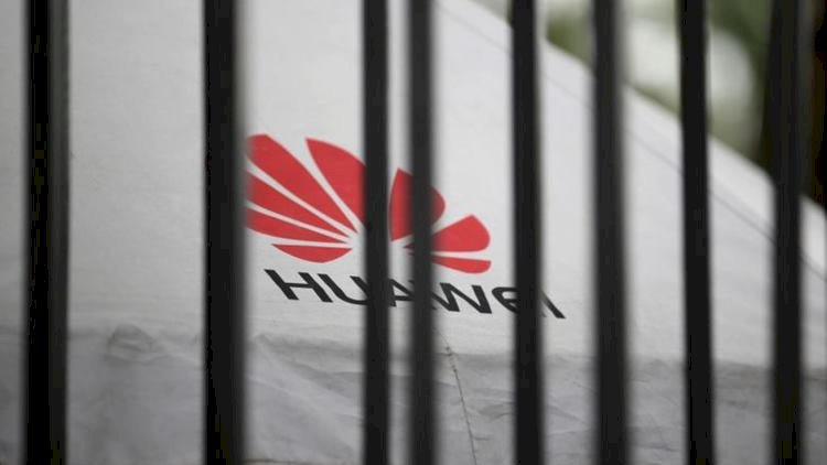Huawei'ye Bir Darbe de Facebok'tan Geldi Artık Yüklenemeyecek