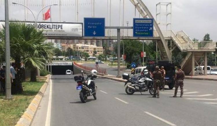Şanlıurfa Abide Kavşağında Bombalı Paket Alarmı