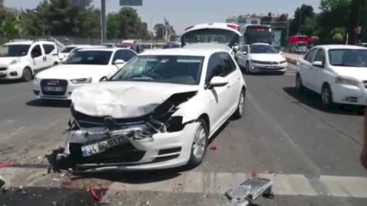 Abide Kavşağında Ani Fren Yapan Araç Zincirleme Kazaya Sebep Oldu