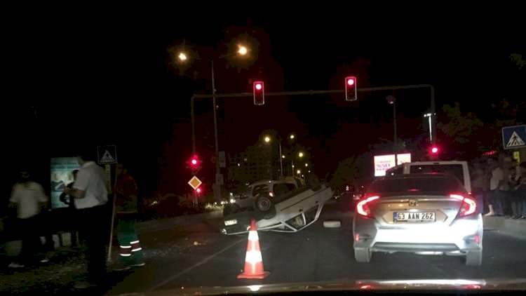 Karaköprü'de Takla Atan Otomobildeki 1 Kişi Yaralandı