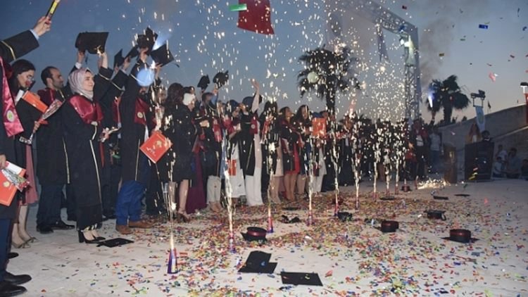 HRÜ Tıp 19. Dönem Mezunları Mezuniyet Töreni ile Diplomalarını Aldı
