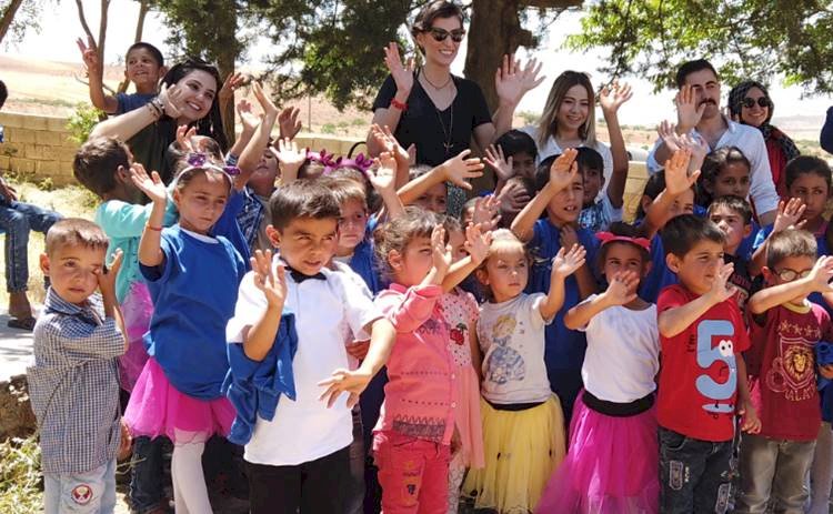 AXA Okullara Volebol Kitleri Hediye Ediyor