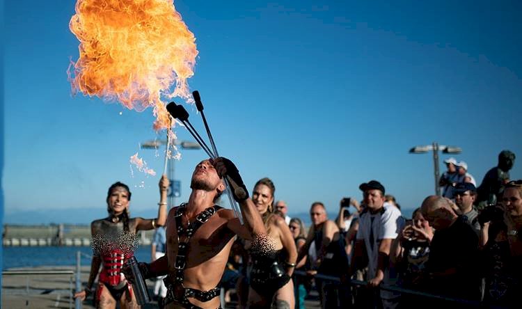Seks fetiş taraftarları, Almanya'daki 'İşkence Gemisi' ile geziye çıkıyor