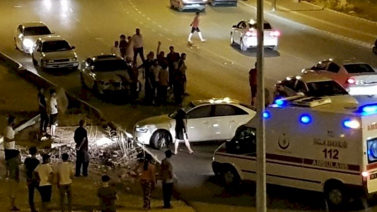 Karaköprü'de Elektrik Direğine Çarpan Aracın Sürücüsü Yaralandı