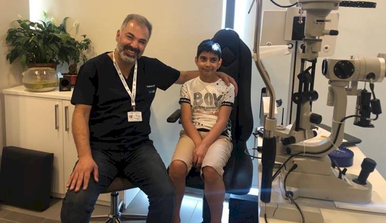 Doğuştan Katarakt Olan 11 Yaşındaki Talha Başarılı Ameliyat Sonunda Artık Görüyor