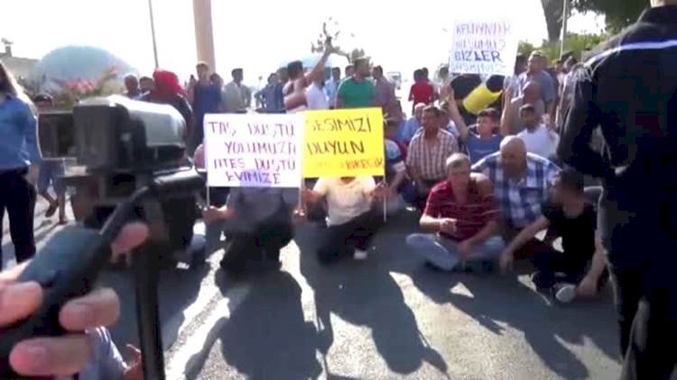 Birecik'te Esnaf, Kelaynakların Üreme Dönemi Nedeni İle Çalışma Yapılmayan Yolu Protesto Etti