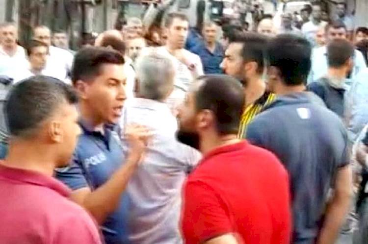 Aşırı Yüklenmeden Patlayan Trafoyu Protesto Eden Mahalleli Yolu Trafiğe Kapattı