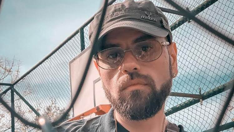 Ahlaksız Rapçı Çocuk İstismarına Tepki Gösterirken Dine Küfretti