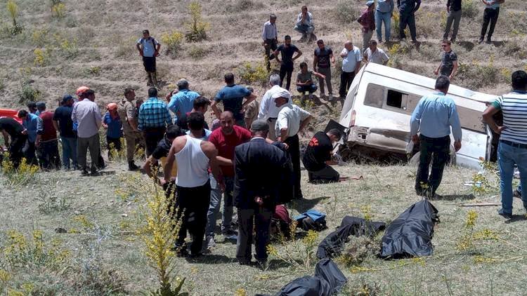 Van'da Meydana Gelen Kaza'da 15 Kişi Öldü / 27 Kişi Yaralandı