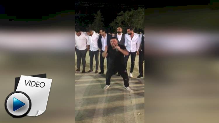 Kürtçe Halay Şarkılarını Seslendirirken Kendinden Geçen Adam