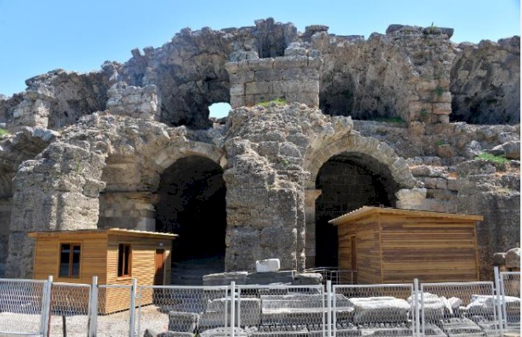 Roma Dönemi Yapıya Prefabrik Tuvalet Yapıldı.