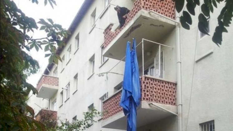 Balkondan Düşen 2 Yaşındaki Çocuk Öldü