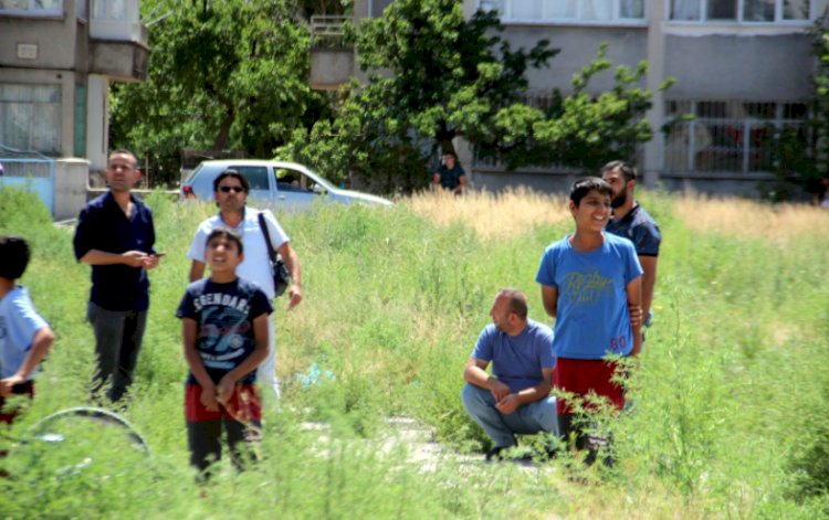 İntihar Girişimini Böyle İzlediler / İnsanlığın Duyarsızlığının Ne Boyutta Olduğunu Gösterdiler