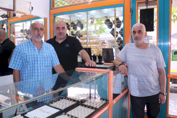 Kuyumcuda Soygun / Soyguncu Önce Dost Ayağına Yattı Sonra Beklemediği Bir Anda Bıçakladı