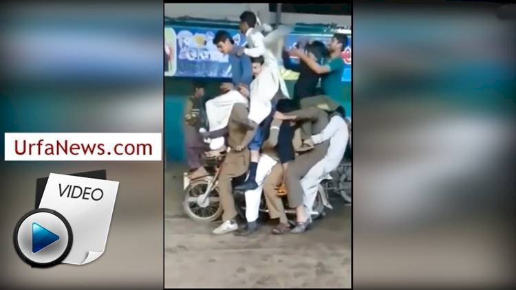 Çok Büyük Başarı 12 Kişi Bir Motosiklete Bindi