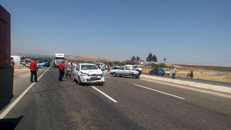 Şanlıurfa-Adıyaman Yolunda Trafik Kazasında 2 Kişi Yaralandı
