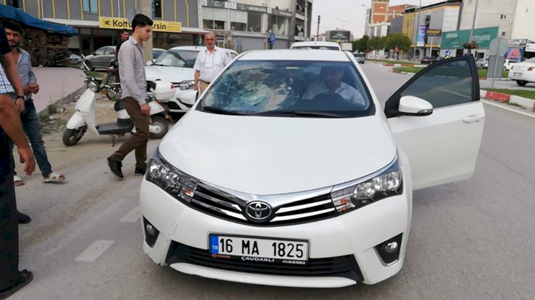 Saatte 90 Km ile Gelen Araç Çarptı. Sağ Kurtuldu