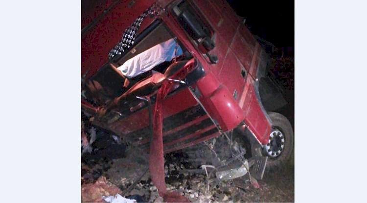 Şanlıurfa-Gaziantep Yolunda Devrilen TIR'daki 2 Kişi Yaralandı
