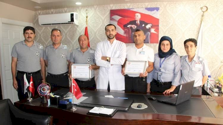 Dürüstlük Her Zaman Kazandırır / Başhekim Teşekkür Belgesi ve Hediyeler verdi