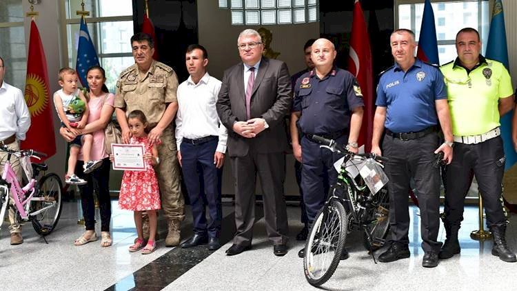Sosyal Medyada , Sürücü Seyahat Karnesi Dolduran Çocuklar Ödüllendirildi