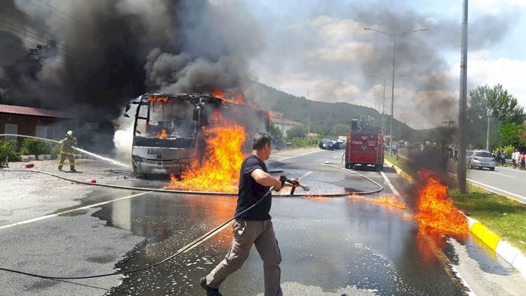 Yolcu Otobüsünde Yangın Faciası 5 Kişi Hayatını Kaybetti