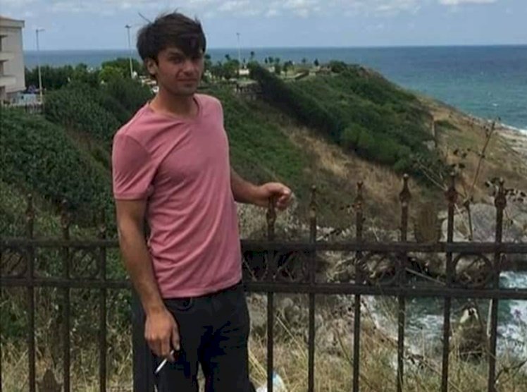 Girdiği Bunalım Sonrası Pompalı Tüfekle İntihar Eden Genç Sevenlerini Yasa Boğdu !