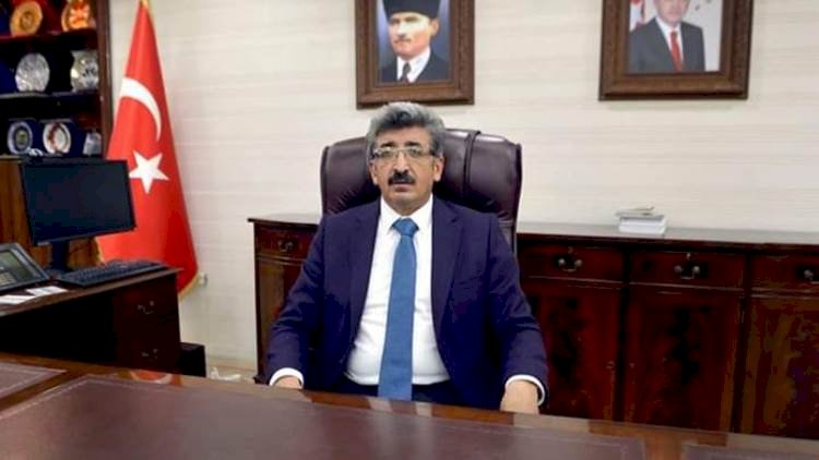 Atanmış Başkan Seçilmiş Meclisi Feshetti