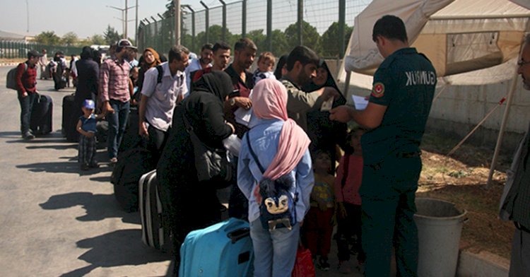 Tatilini Yapan Suriyeliler Türkiye'ye Dönmeye Devam Ediyor