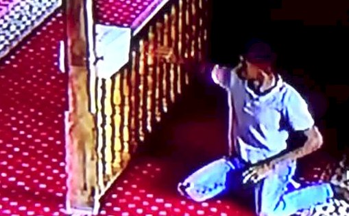 16 Yaşındaki Çocuk Caminin Bağış Kutusundan Paraları Böyle Aldı