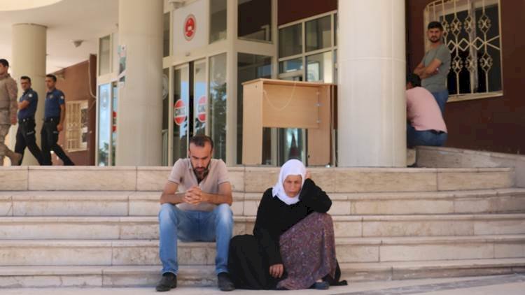 Suruçlu Anneden Adliye Önünde Adalet Nöbeti