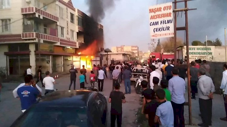 Viranşehir'de Oto Aksesuar Dükkanı Alev Alev Yandı