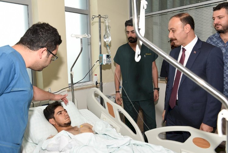Şanlıurfa Valisi Abdullah Erin Suruçlu Yaralıları Ziyaret Etti