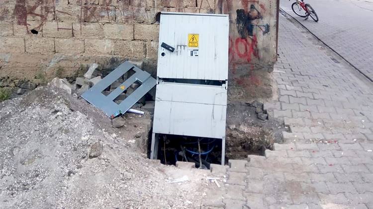 Viranşehir'de Elektrik Panoları Tahrip Edildi
