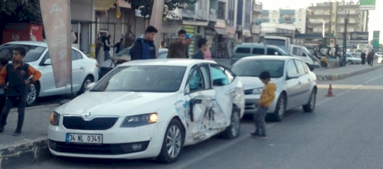 Eyyübiye'de Ters Yönden Gelen Otomobil ile Kamyonet Çarpıştı : 1 Yaralı