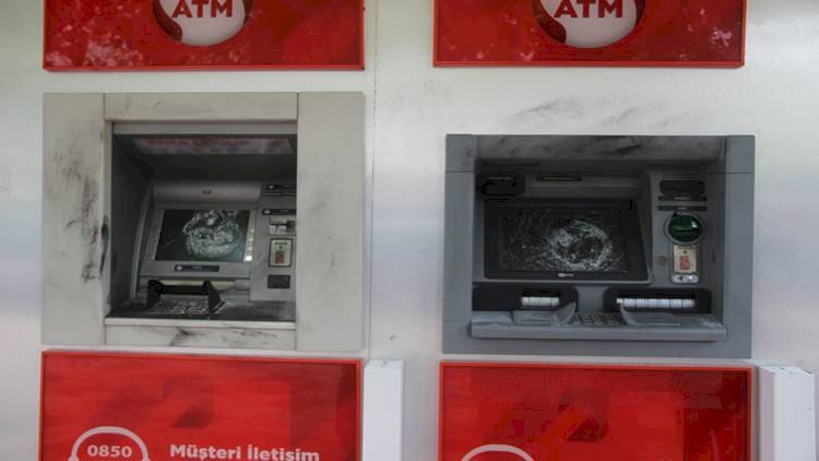 Şanlıurfa'da ATM Fareleri Makinelerin Ekranlarına Zarar Verdi