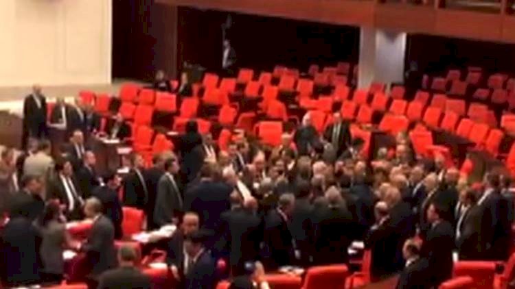 Milletvekilleri Bütçe Görüşmelerinde Mecliste Küfürleşti