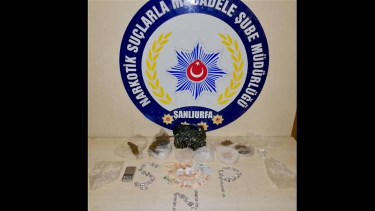 Aracında Uyuşturucu Bulunan Sürücü Polisten Kaçarken Kaza yaptı