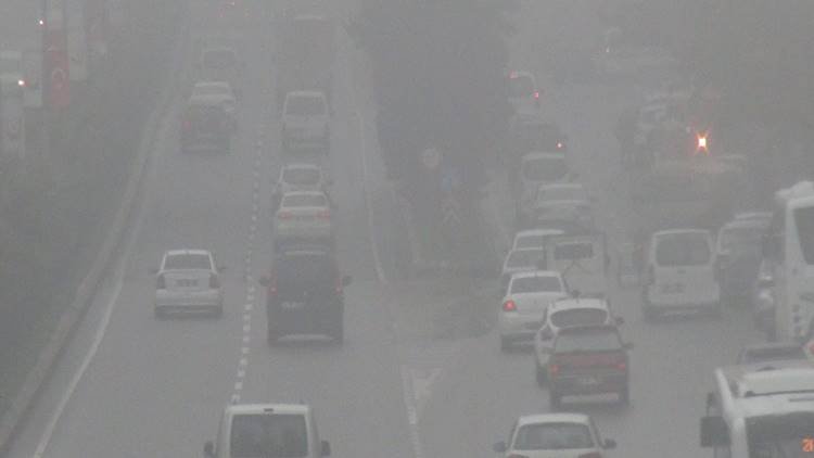 Urfa sisli ve yağışlı havaya teslim oldu, trafikte aksama yaşandı
